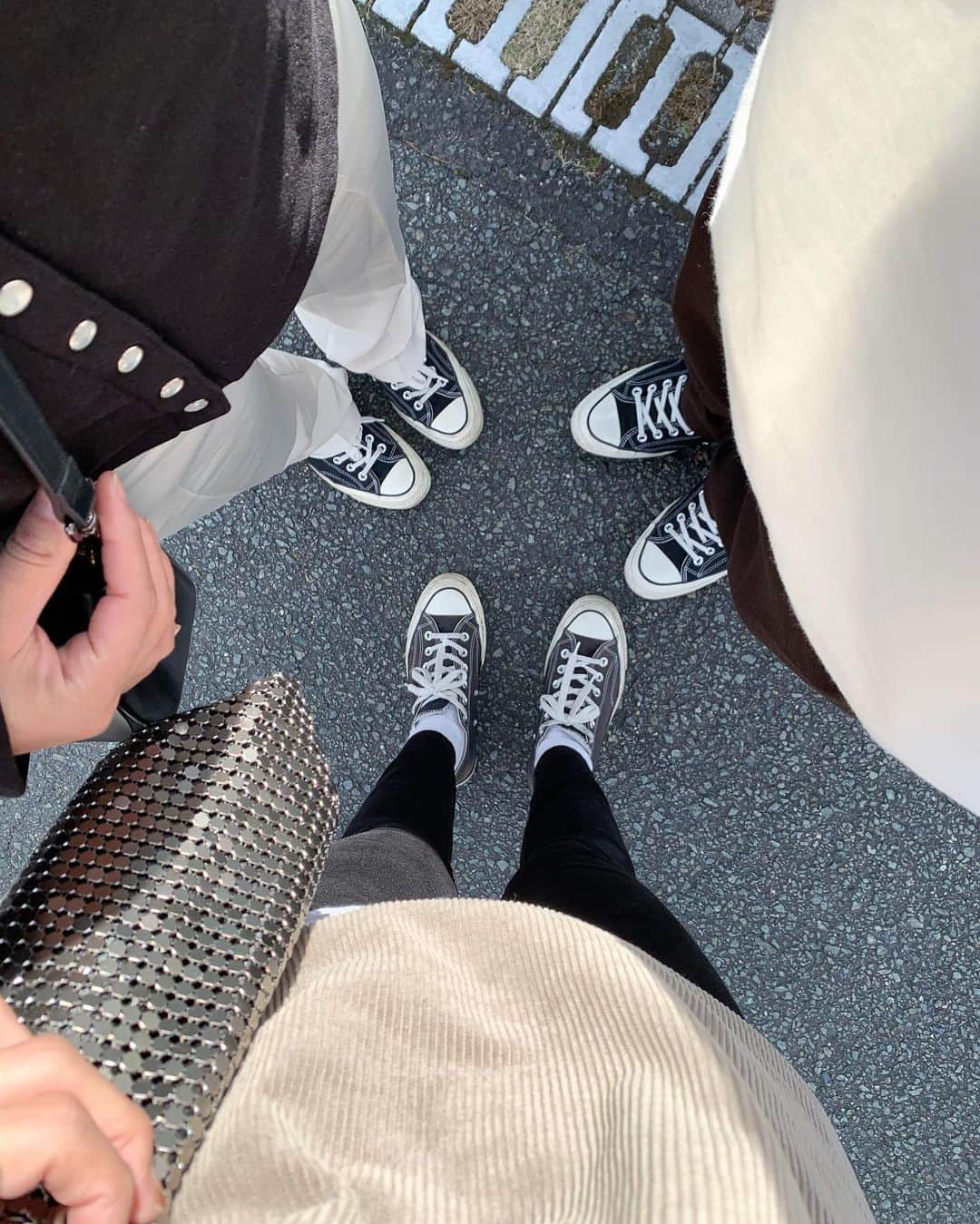 Mie Kawanoのインスタグラム：「この前の旅行の写真 ストーリーにアップして忘れてしまいそうなので こちらにも𓃈 __________________________________________ #チャックテイラー #チャックテイラー70s #ct70  #お揃い #bogotre #acnestudios #coordinate #code #instagood #instafashion#Kumamoto #黒川温泉」
