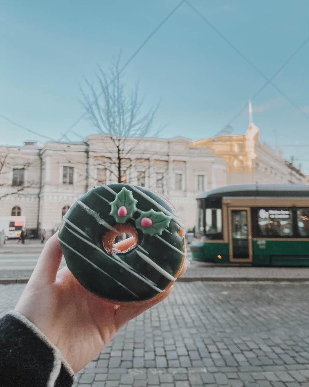 Giann Chanのインスタグラム：「Counting down to my fav Christmas.  #ArnoldsDonut #Helsinki #christmasdonuts  #Finland #ctytravelmap」