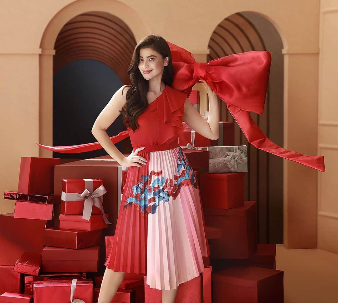 アン・カーティスのインスタグラム：「Holiday ready with @plainsandprints ❤️」