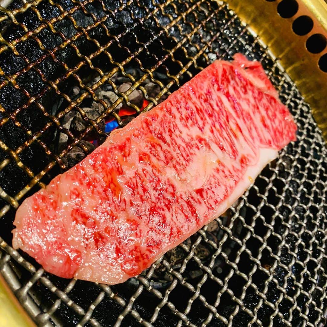 ますぶちさちよさんのインスタグラム写真 - (ますぶちさちよInstagram)「焼肉「銀座コバウ」さんに行ってきたよ🤤♡ パンに乗っけて食べるユッケが絶品でした🥺💕韓国風のすき焼きも美味しかってし梅干しスープが幸せを感じた😌✨ また行きたい！ #銀座　#焼肉　#焼肉コバウ」12月8日 15時15分 - sachiyomasubuchi___