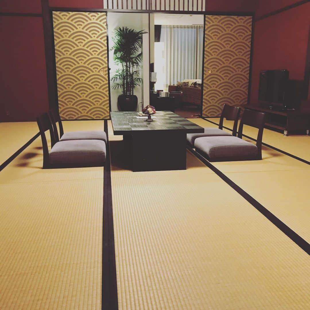 CHARAさんのインスタグラム写真 - (CHARAInstagram)「うちにも和室あるといいな 京都」12月8日 15時19分 - chara_official_