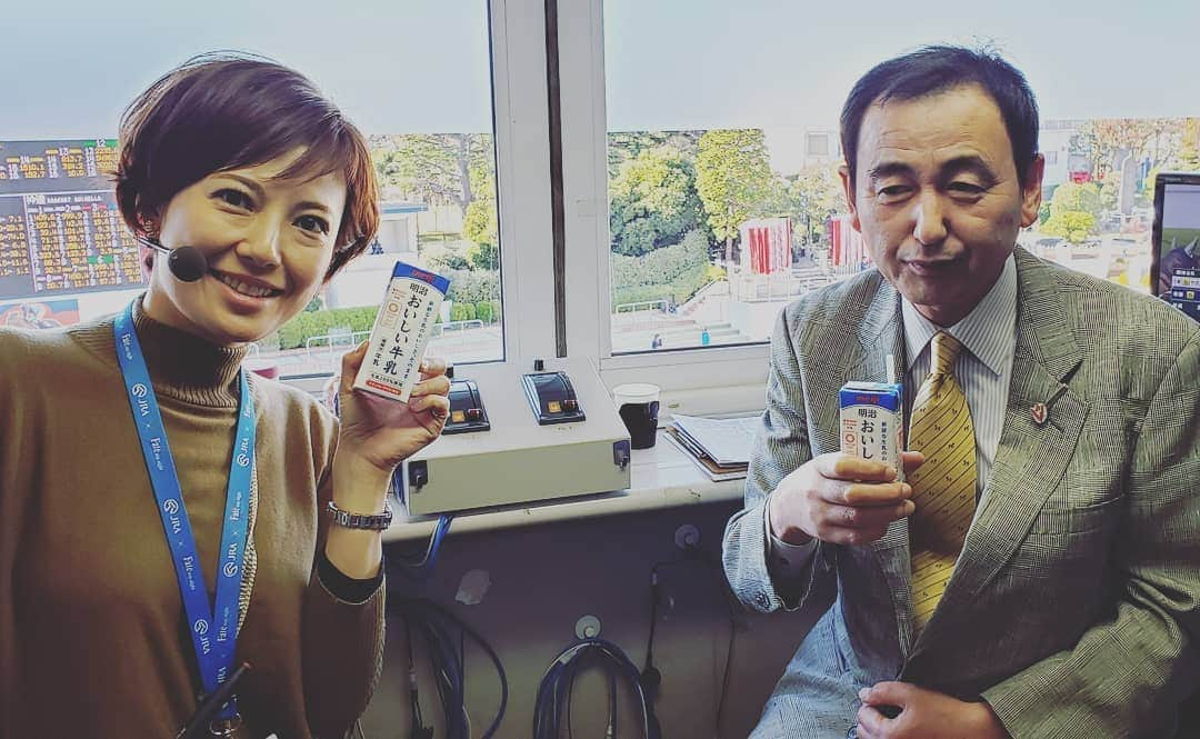 梅田陽子さんのインスタグラム写真 - (梅田陽子Instagram)「今日は、重賞に香港に🐴となかなか盛りだくさん。 あ、私、牛乳好きなんですよ。記者さんと飲む飲む🐮１日長いですから精力つけます🤣  #カペラステークス#藤田菜七子騎手#中継#スポーツ#競馬 #梅田陽子#アナウンサー#キャスター」12月8日 15時31分 - yokoumeda