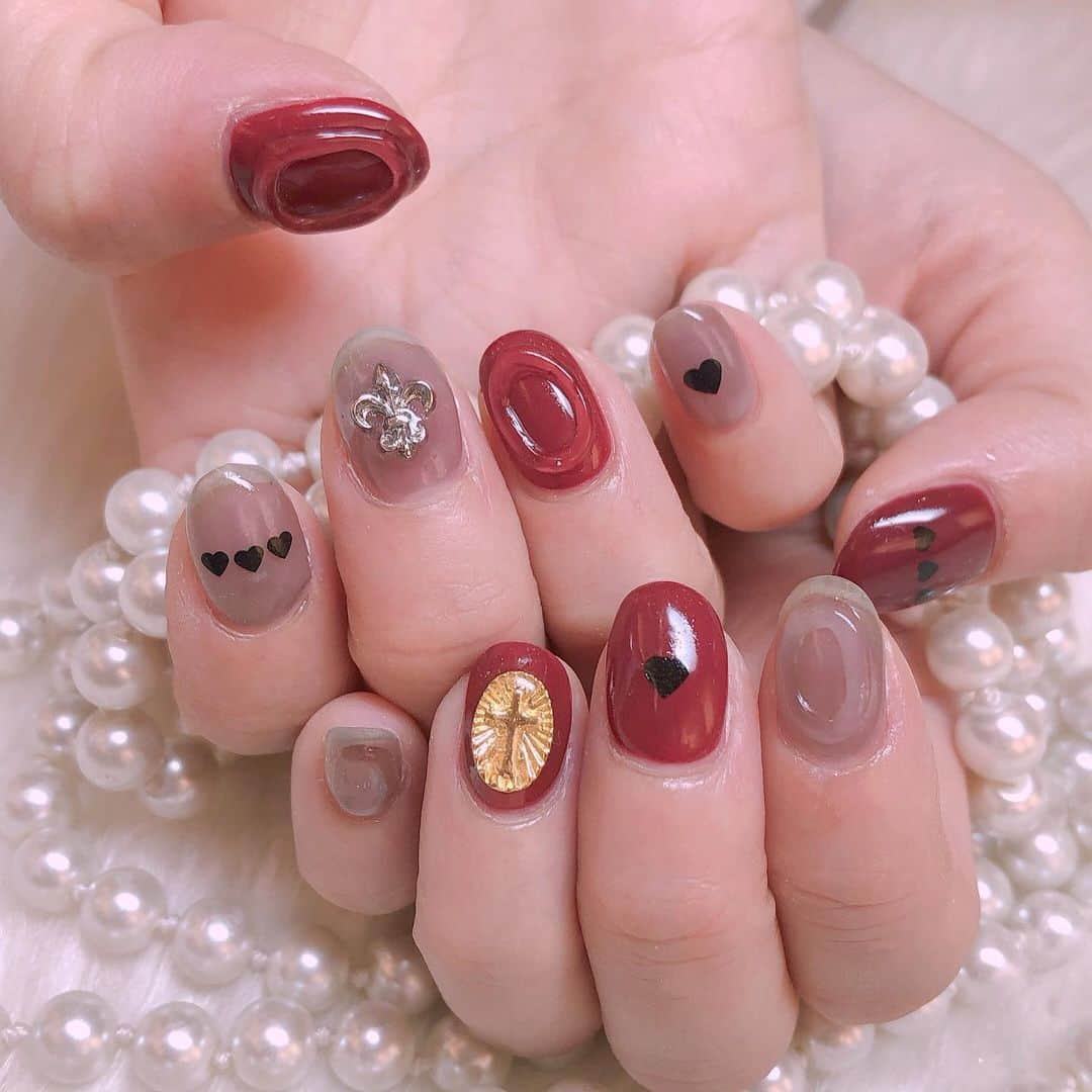 ちゃんもも◎さんのインスタグラム写真 - (ちゃんもも◎Instagram)「ネイル新しくなりました💅❤️ めっちゃ可愛い😍😭🙏✨ 実物はもっと深みのある赤だよ🍫 @raviy31 さん渋谷2号店さまです💐✨ ネイル終わってお店出た瞬間に、ファンの子と偶然入れ違いで、同じネイルサロンにしてくれてるんだ〜ってとても嬉しかった😹💖 #chanmomoネイル」12月8日 15時36分 - xchanmomox