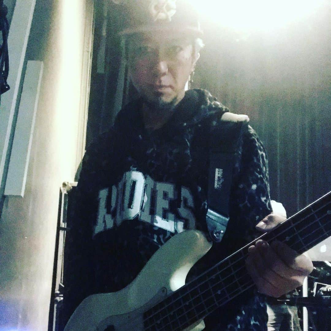 Ju-kenのインスタグラム：「今夜は六本木モーフにてDRLS-1！ 今年最後のFunky Show🔥 ビール飲みながら騒ぎに来て🤩  #DRLS #LIVE #六本木モーフ東京 #rudies」