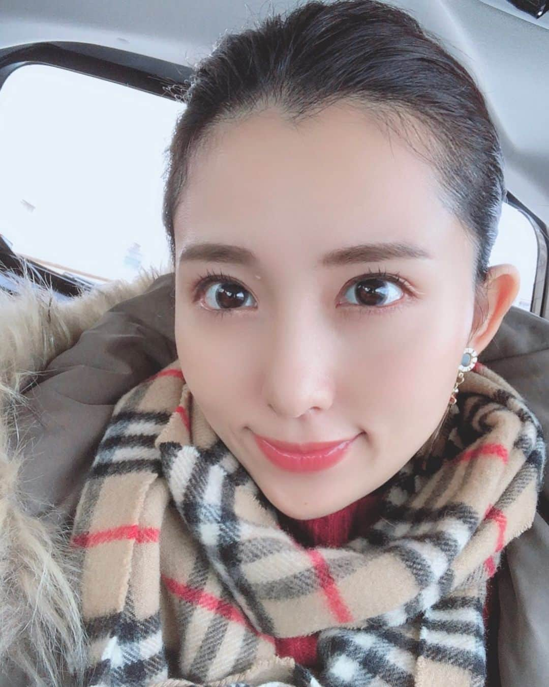 桜木凛のインスタグラム：「I’m going with friends.  pretty cold🥶  和朋友一起开车出去. 天气太冷了🥶  #桜木凛 #お出かけ #寒い #櫻木凛 #おでこ #太冷了 #語学勉強中 #独学 #ほんやくこんにゃくが欲しい」