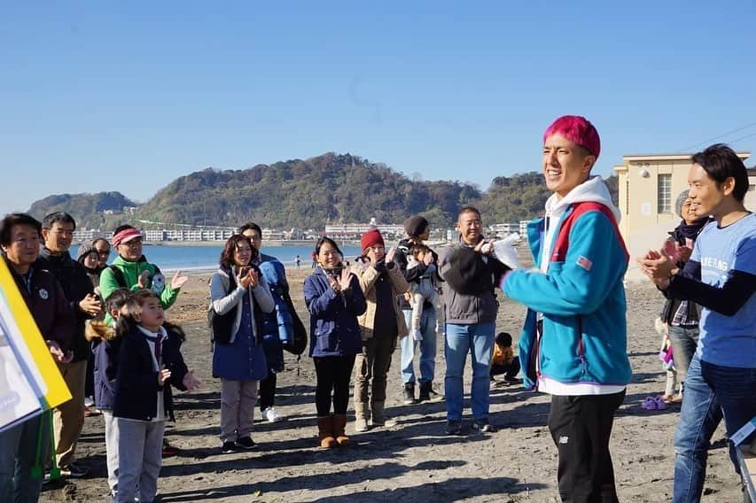 ツネ さんのインスタグラム写真 - (ツネ Instagram)「湘南VISION大学 present's 由比ヶ浜ビーチクリーン 参加させて頂きました！！ ビーチでゴミ拾いをして、 ビーチサンダル飛ばしをして、皆んなで芋煮を食べる！  ファミリーで楽しめるイベントでした！  #ビーチクリーン #sdgs  #ハッピービーチ  #ホットヒーヒー」12月8日 22時03分 - happyman0812