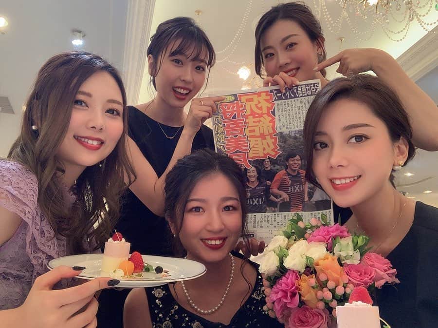 西村季里子のインスタグラム：「・ 大学の友達の美月の結婚式へ💍 ボーイッシュのイメージがあった美月が ウェディングドレスと和服が とっても似合ってて可愛かった🥺💖 大学の友だちにも久しぶりに会えて 嬉しかった&懐かしかった💓 お昼いつも一緒に食べてたの 懐かしいな〜〜🥰 制服ディズニーもしたりいい思い出✨ #結婚式#wedding #weddingparty  #結婚#横浜#みなとみらい#💍 #大学#同級生#友達#聖心#女子大 #ドレス#ウェディングドレス#和服 #snidel #ワンピース#パープル #followｍe #follow」