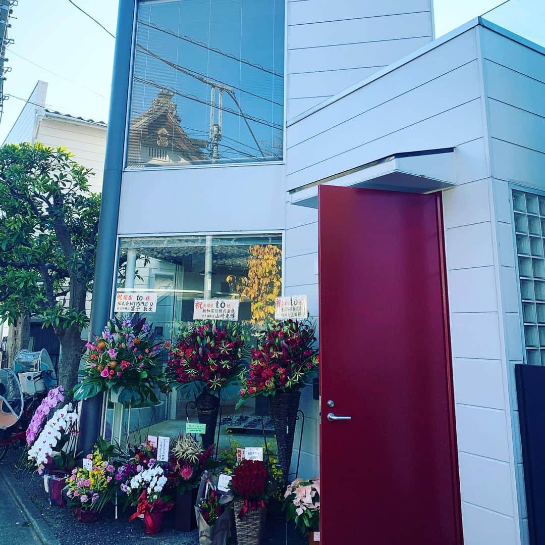 松尾貴史さんのインスタグラム写真 - (松尾貴史Instagram)「メガネの啓蒙活動を続けておられる藤裕美さんが、桜新町近くに眼鏡店「tö」をオープンされました。  素敵な空間でなかなかにユニークな内装とインテリアです。  一見、画廊や古道具屋さんかと思うような雰囲気もあり、独創的で洒落ています。  世田谷区新町2-6-21  #藤裕美 #メガネ #眼鏡 #桜新町  #to」12月8日 16時51分 - kitsch.matsuo