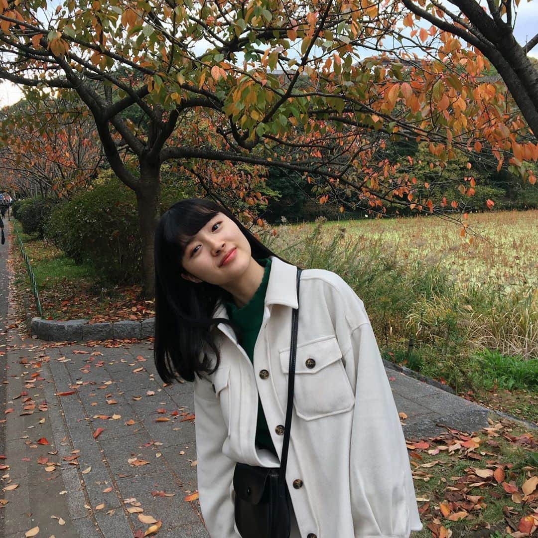 川床明日香さんのインスタグラム写真 - (川床明日香Instagram)「この前冬服を買いました。 いつ着ようかなと天気と相談中です。 昔からなのですが、赤や緑などに目が行きがちです。 あれ、こんな感じの前も買ったかな？って思いますが、可愛いから良しとします。  この日も緑のニットです🌲 #アスカジ」12月8日 16時52分 - asuka_tokotoko