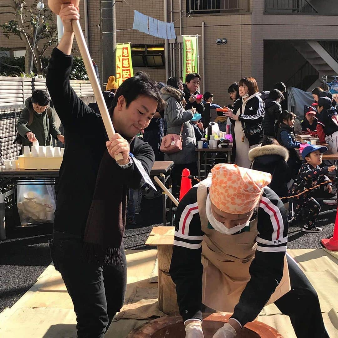 中谷一馬さんのインスタグラム写真 - (中谷一馬Instagram)「‪日曜日は、#お餅つき 日和☺️‬ ‪腕がパンパンですが、良い汗をかきました😅笑‬ ‪#横浜市 #港北区 #都筑区‬ ‪#富士塚自治会もちつき大会‬ ‪#加藤様宅前‬ ‪#菊名東口商栄会‬ ‪#菊名駅東口‬ ‪#太尾西町会おもちつき大会‬ ‪#太尾西町会館‬ ‪#師岡町内会もちつき大会‬ ‪#師岡町会館‬ ‪#新羽町自治会餅つき大会‬ ‪#新羽町自治会館‬」12月8日 16時55分 - kazuma_nakatani