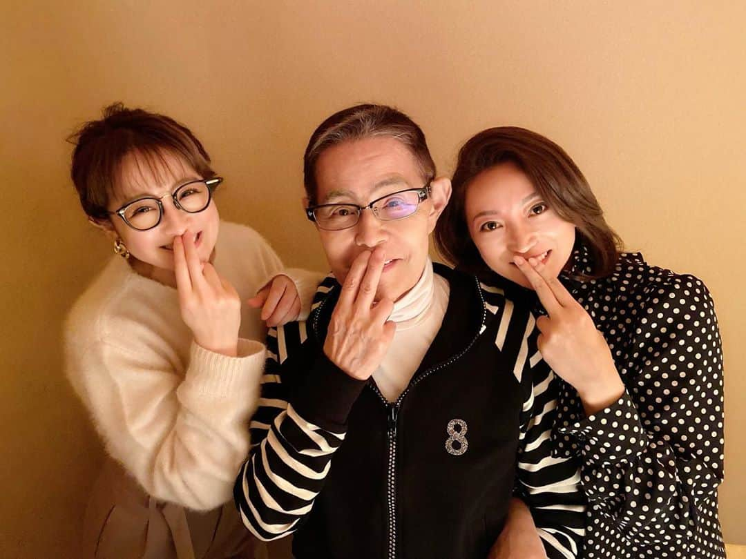 鈴木奈々さんのインスタグラム写真 - (鈴木奈々Instagram)「３人で加トちゃんぺポーズ🥰 嬉しかったです😍 ありがとうございます✨ #加トちゃんぺ  #仲良し夫婦  #カメラマンは旦那」12月8日 16時57分 - nana_suzuki79