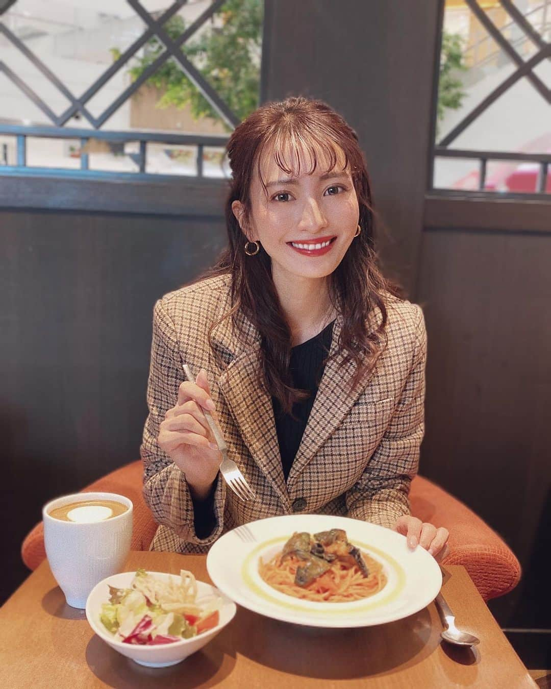 ANNA 杏奈さんのインスタグラム写真 - (ANNA 杏奈Instagram)「✈︎ この間のランチ、美味しかったなぁ..♡ 明日は友達の家でお料理教室📝 リース作りも♡ 楽しみｯ💕 . . #ootd #コーデ #モデル #ファッション #travel #旅行 #化粧  #model #coordinate #ヨガ #yoga  #東京 #fashion  #tokyo #trip #travel #tbt #hawaii #waikiki #official #客室乗務員 #インスタ映え #surfing #サーフィン  #ダイエット #おしゃれさんと繋がりたい #カフェ好き」12月8日 17時07分 - anna_maria_end18