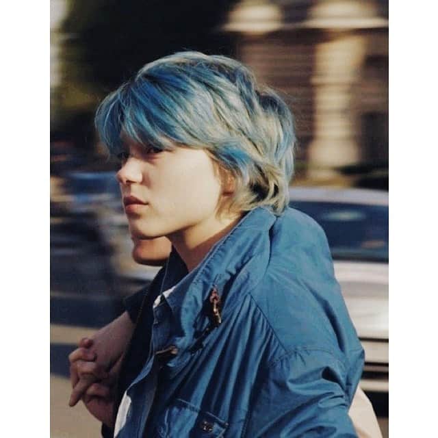 玉城ティナさんのインスタグラム写真 - (玉城ティナInstagram)「blue hair heroine🌏👻🗣🧞‍♂️🧢🦋❄️🥣🧩🗾💎📘🌐🔹」12月8日 17時25分 - tinapouty