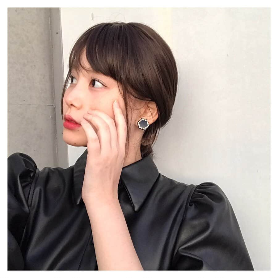 金城茉奈さんのインスタグラム写真 - (金城茉奈Instagram)「今日も1日お疲れ様です☺︎ 久しぶりのInstagram更新になってしまいごめんなさい💦  #いいお天気でしたね#me#顔に手を添えがちな件」12月8日 17時18分 - mn75aa