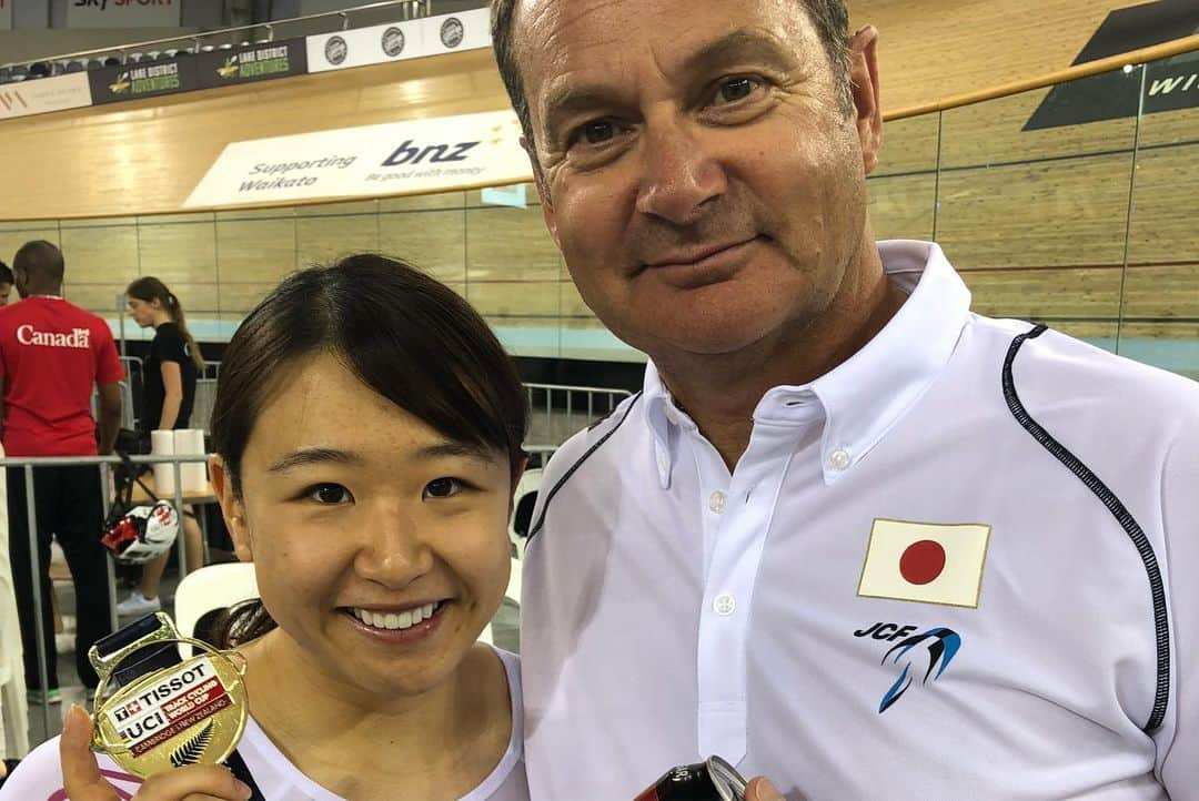 梶原悠未さんのインスタグラム写真 - (梶原悠未Instagram)「🥇🥇🎉🎊 ‪キラキラ✨金メダルッ🥇🎉‬ . ‪🌏World Cup Cambridge🇳🇿‬ ‪🚴‍♀️OMNIUM🥇 2連覇達成🎗🎗‬ . ‪☀️#ソルテラグループ‬ ‪🚲#BRIDGESTONE‬ ‪🚵‍♀️#FELT‬ ‪🧤#BIORACER‬ ‪⛑#OGKkabuto‬ ‪👚#CRAFT‬ ‪🛵#maviccycling ‬ ‪🥤#JUCOLA‬ ‪👙#CWXワコール‬ ‪🕹#NITTO‬ 📣梶原悠未選手オリンピック出場を応援するワ‼︎ . ‪☑️ 13日(金) NHK BS1 21:00~めざせ!オリンピアン みてね😉‬ . サポート、応援ありがとうございました❣️ . 次戦の世界選手権、東京オリンピックでも金メダルとれるよう、より一層ハードなトレーニングに打ち込みます！！ 今後とも応援よろしくお願いします。」12月8日 17時32分 - yumi_kajihara