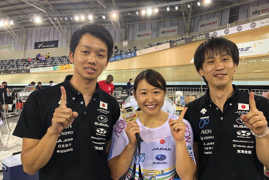 梶原悠未さんのインスタグラム写真 - (梶原悠未Instagram)「🥇🥇🎉🎊 ‪キラキラ✨金メダルッ🥇🎉‬ . ‪🌏World Cup Cambridge🇳🇿‬ ‪🚴‍♀️OMNIUM🥇 2連覇達成🎗🎗‬ . ‪☀️#ソルテラグループ‬ ‪🚲#BRIDGESTONE‬ ‪🚵‍♀️#FELT‬ ‪🧤#BIORACER‬ ‪⛑#OGKkabuto‬ ‪👚#CRAFT‬ ‪🛵#maviccycling ‬ ‪🥤#JUCOLA‬ ‪👙#CWXワコール‬ ‪🕹#NITTO‬ 📣梶原悠未選手オリンピック出場を応援するワ‼︎ . ‪☑️ 13日(金) NHK BS1 21:00~めざせ!オリンピアン みてね😉‬ . サポート、応援ありがとうございました❣️ . 次戦の世界選手権、東京オリンピックでも金メダルとれるよう、より一層ハードなトレーニングに打ち込みます！！ 今後とも応援よろしくお願いします。」12月8日 17時32分 - yumi_kajihara