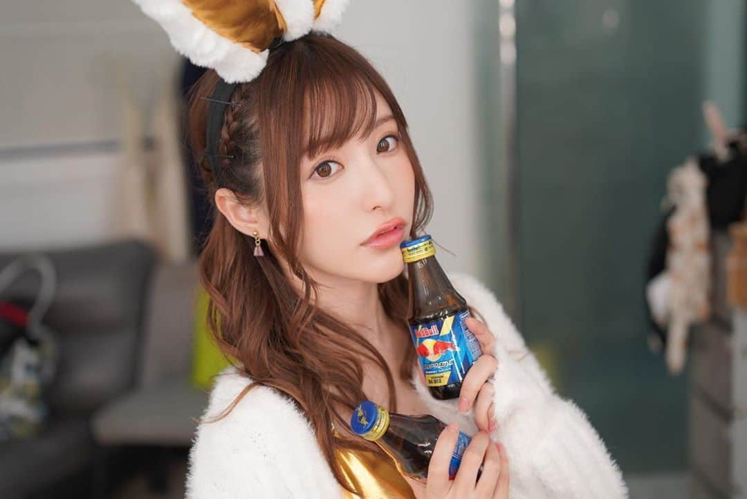 天使もえさんのインスタグラム写真 - (天使もえInstagram)「タウリン最高( 'ω')FOOOOOO  #bunny #bunnygirl #redbull #覚醒」12月8日 17時54分 - amatsuka.moe