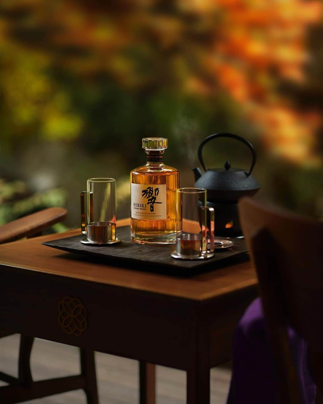 響 | SUNTORY WHISKY HIBIKIさんのインスタグラム写真 - (響 | SUNTORY WHISKY HIBIKIInstagram)「. HIBIKI TIME 自然を愛でるひとときを過ごす Admire the beauty of nature and enjoy this luxurious moment.  #響 #hibiki #二十四節気 #紅葉 #紅葉狩り #冬 #響ホット #響お湯割り #大雪 #響時間 #hibiki_time #hibikitime #suntorytime」12月8日 18時03分 - suntorywhisky_hibiki