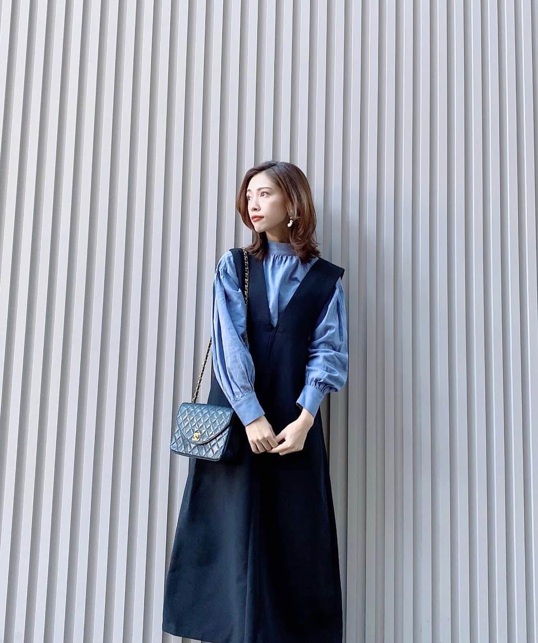 石黒美帆さんのインスタグラム写真 - (石黒美帆Instagram)「* * 可愛すぎる @sheriche.official のピアスを付けたくて決めたコーデ ◡̈ パールは取り外しが出来て、一粒でも使えるようになっている優れものです🤍 * tops#unrelish dress#trefleplus @trefleplus @r.y.o.k.o_n  earrings#sheriche bag#chanel * * #fashion#fashionstyle#fashiongram#outfit#ootd#instafashion#ファッション#アンレリッシュ#トレフルプラスワン #シンプルコーデ#冬服コーデ#冬服」12月8日 18時06分 - miho_ishiguro