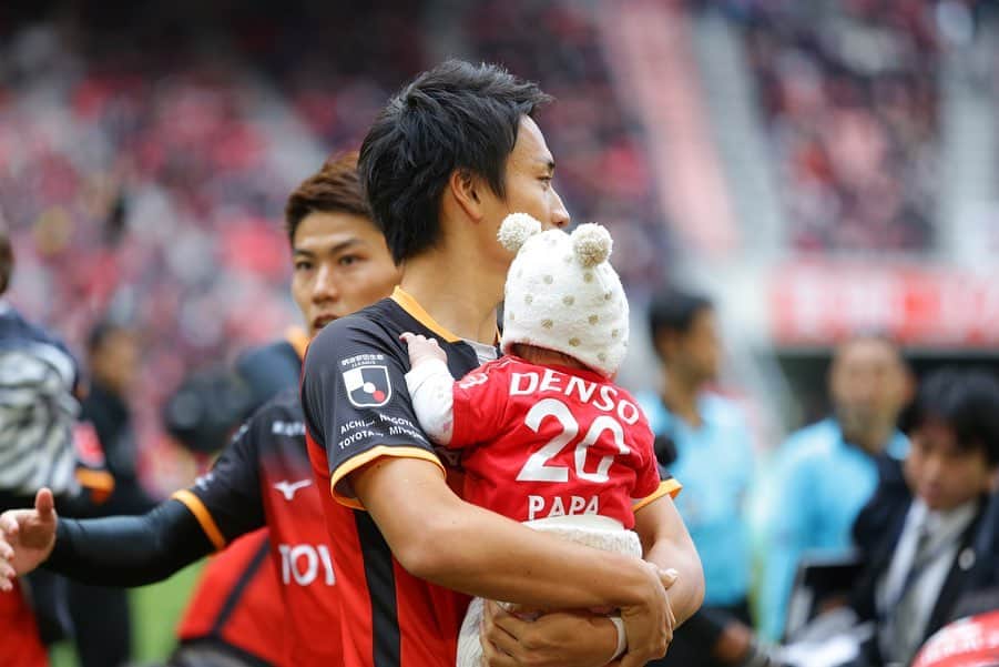中谷進之介のインスタグラム：「最終節  1年間応援ありがとうございました。 今シーズンみなさんの応援が力になりました。 そしてホーム年間観客者数は50万人を超えました。 ですが、結果は残留争い。みなさんの期待とは裏腹に結果を残せなかった不甲斐なさ、力不足をとても感じたシーズンでした。  自分自身ともう1度向き合って成長したいと思います。 本当に1年間応援ありがとうございました！  #grampus」