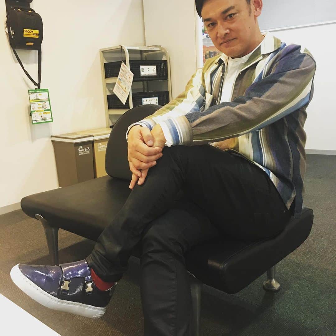 宮田麺児のインスタグラム：「最高に素敵な 衣装のスニーカー！！ #スニーカー#HACTION#haction」