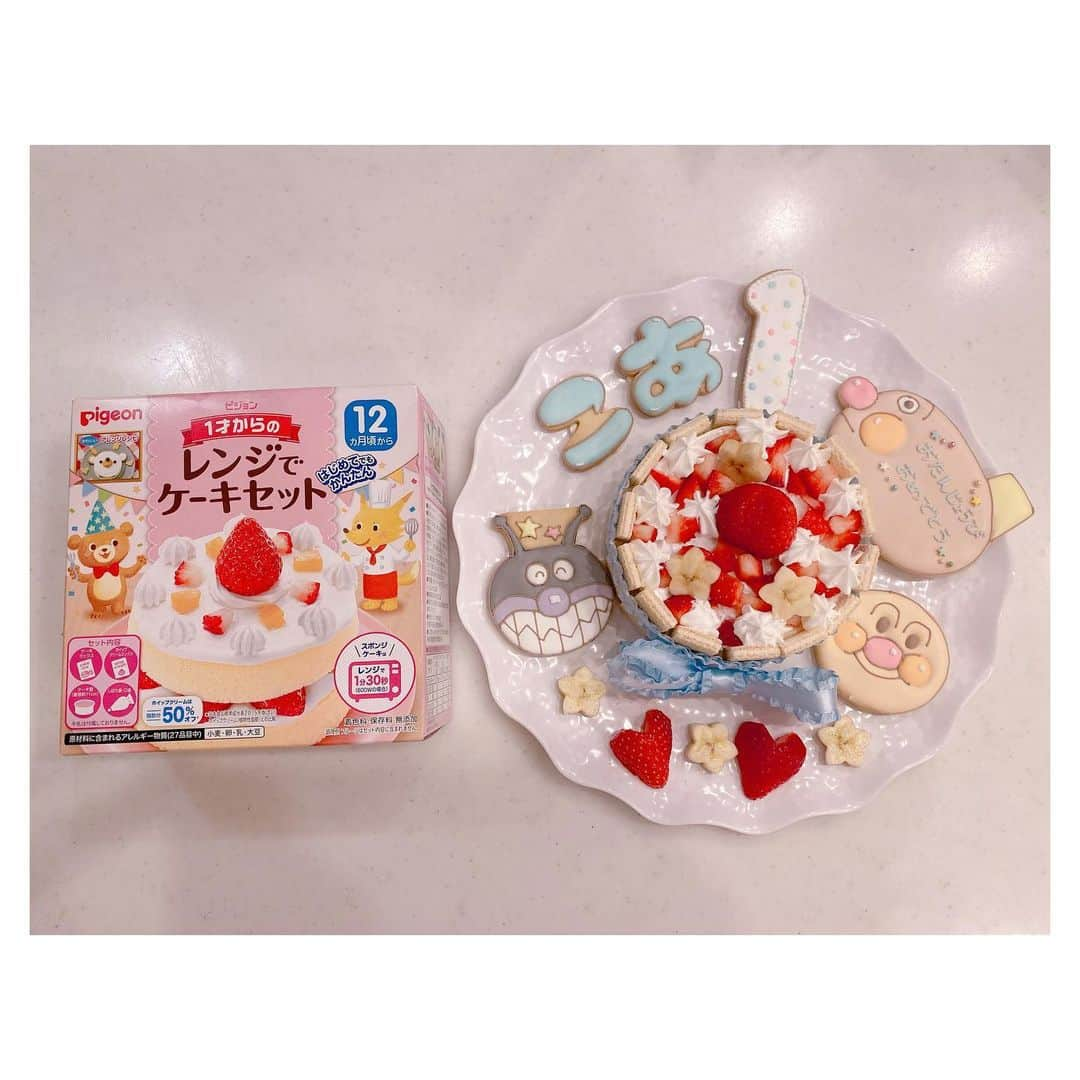 辻希美さんのインスタグラム写真 - (辻希美Instagram)「幸空の１歳の誕生日ケーキ作ったよ🎂💕💕 #幸空 #1歳 #happybirthday  #誕生日ケーキ #1歳ケーキ #🎂💕 #1才からのレンジでケーキセット #アンパンマンクッキー　は知り合いが作ってくれました #クッキーは食べれないけど #ケーキ部分は幸空が全部食べられるよ #🎂💕」12月8日 18時36分 - tsujinozomi_official