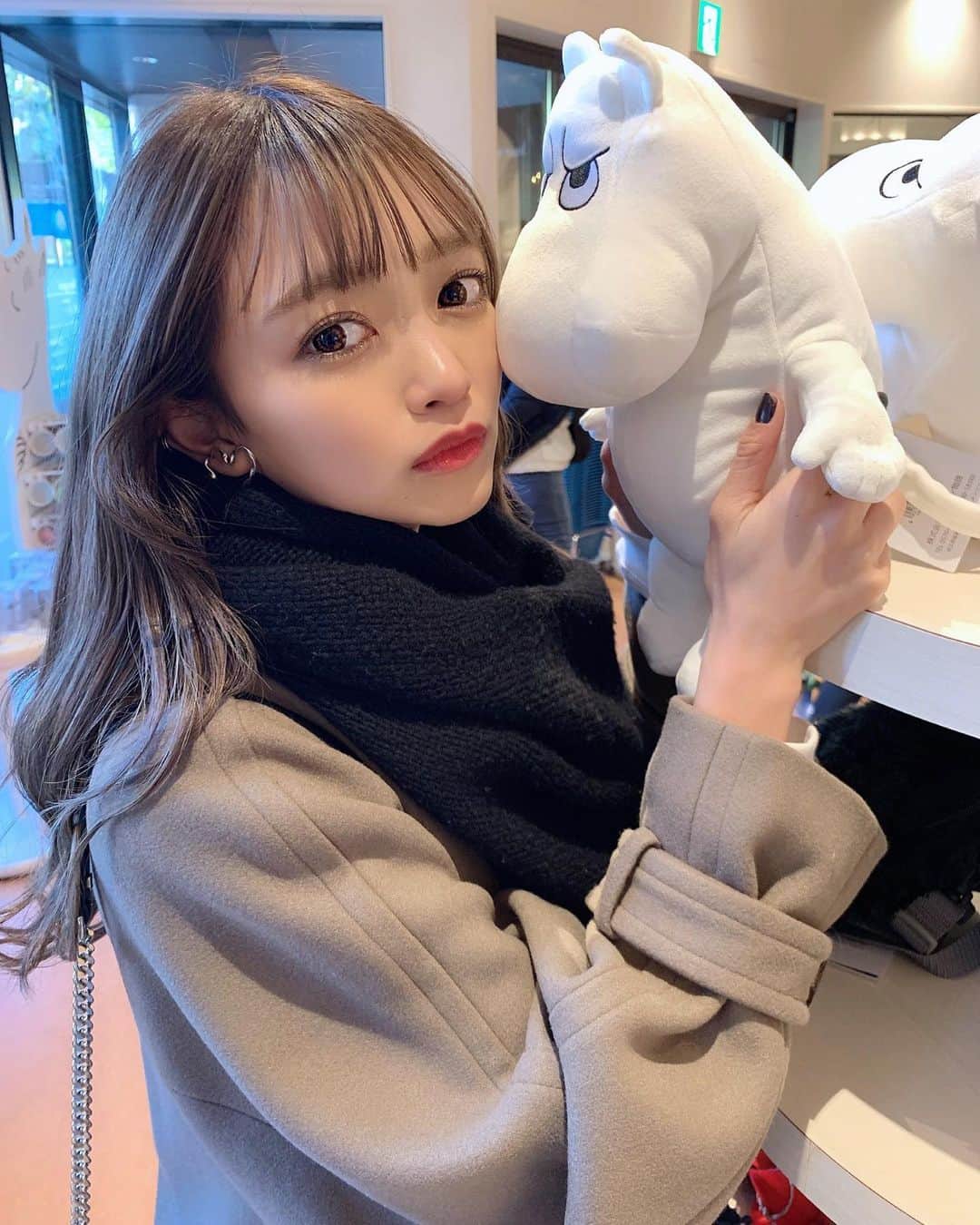 郡司英里沙（えりちょす）のインスタグラム：「﻿ ﻿ なんか怒ってる…。(まりりん生誕イベント)﻿ ﻿ ﻿ ﻿ ﻿ ﻿ #ムーミンパーク #ムーミンバレーパーク #ムーミン #郡司英里沙 #pimms #ピムス #ぴむす﻿ #ストリート系女子﻿ #ストリートファッション﻿ #japaneseidol #idol #model #selfie ﻿ #kawaii #instagood #followme #me﻿ #팔로우 #셀피 #셀스타그램 #멋스타그램 #코디﻿」