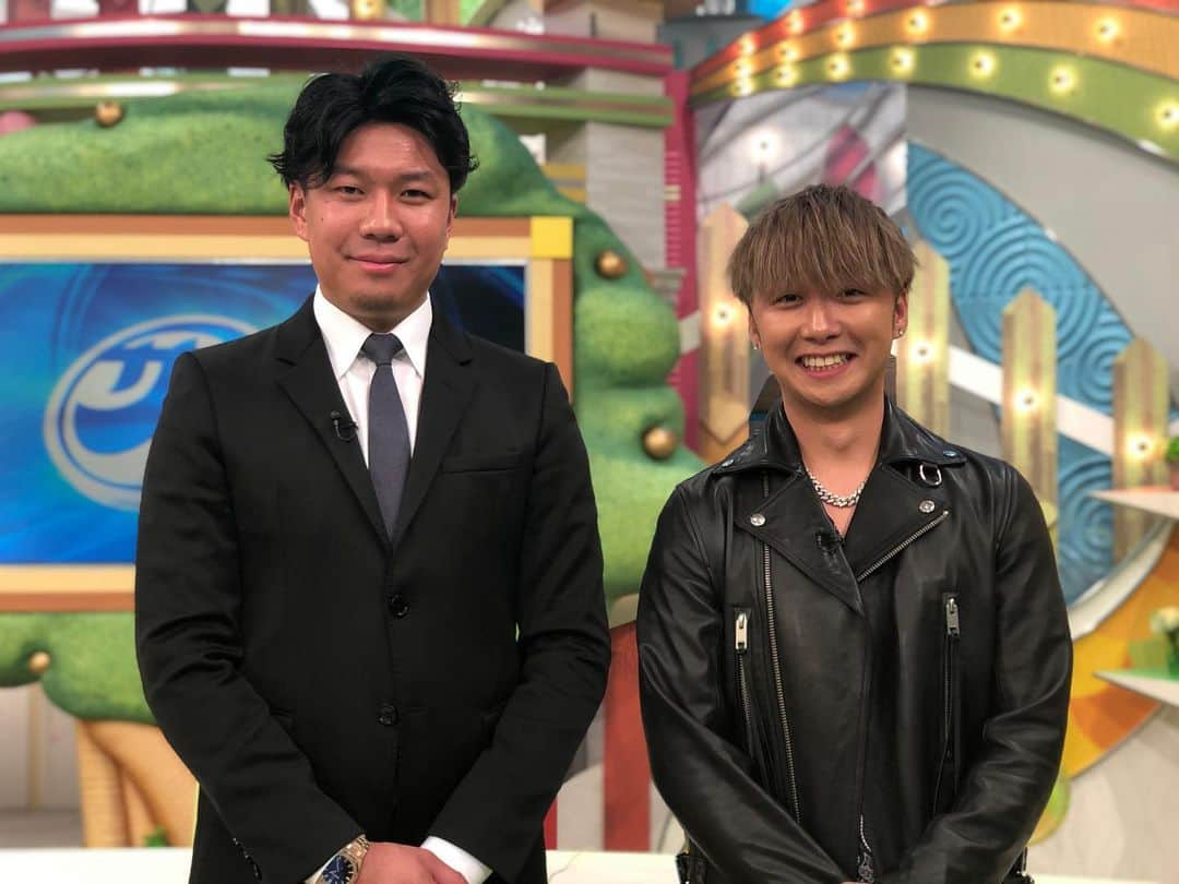 大野雄大さんのインスタグラム写真 - (大野雄大Instagram)「今日の大野雄大はサンデードラゴンズに出演させていただきました！！😊笑  Da-iCEの大野雄大は 念願の中日ドラゴンズの大野雄大投手とお会いすることが出来て、 テンション上がりっぱなしで楽しい時間でした☺️🙏 思い返せばハモネプに出演させてもらっていた10年くらい前に自分の名前をネットで検索してみたところ佛教大に同じ名前の人がいる。。。 …と知ったのがきっかけでした！！笑 これは大野雄大投手も同じ知り方だったみたいでそれも面白かったです！笑💦  僕はノーヒットではなく楽曲のヒットをいつも願っていますが、、笑  同い年で同姓同名の方がこうして活躍している姿をみると僕も頑張らないといけないなと背中を押されます！！😊 これからも宜しくお願い致します☺️ #中日ドラゴンズ　#大野雄大投手　#僕も大野雄大　#サンデードラゴンズ」12月8日 18時37分 - da_ice_udai