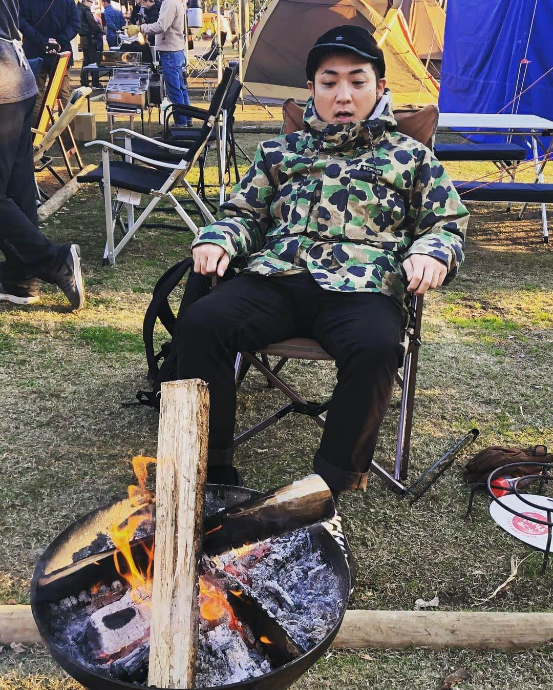 川口徹道さんのインスタグラム写真 - (川口徹道Instagram)「初の　#焚火フェス 🔥🔥🔥 #焚火　#若洲公園キャンプ場　#キャンプ　#アウトドア　#columbia #火吹き棒」12月8日 18時48分 - tetsumichi0609