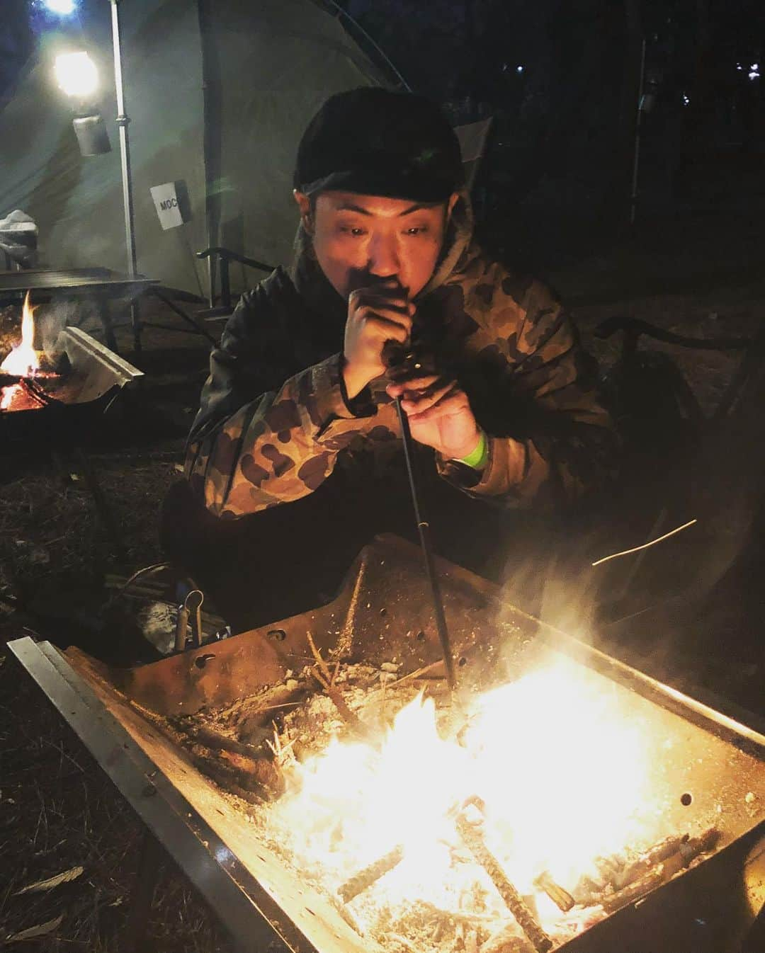 川口徹道さんのインスタグラム写真 - (川口徹道Instagram)「初の　#焚火フェス 🔥🔥🔥 #焚火　#若洲公園キャンプ場　#キャンプ　#アウトドア　#columbia #火吹き棒」12月8日 18時48分 - tetsumichi0609