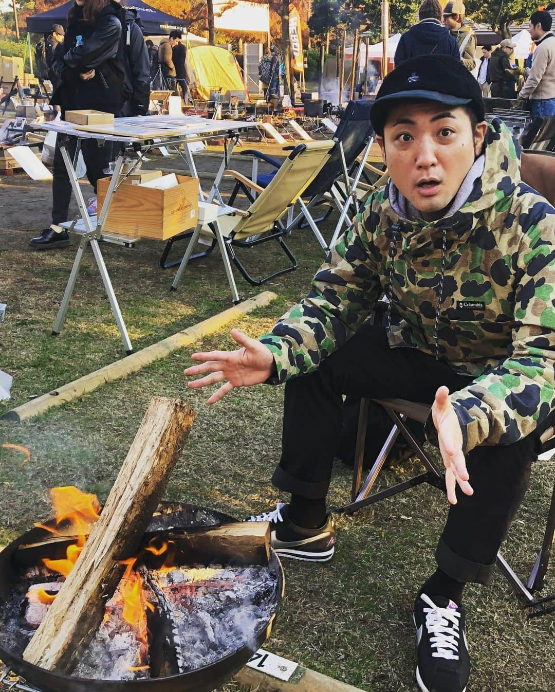 川口徹道さんのインスタグラム写真 - (川口徹道Instagram)「初の　#焚火フェス 🔥🔥🔥 #焚火　#若洲公園キャンプ場　#キャンプ　#アウトドア　#columbia #火吹き棒」12月8日 18時48分 - tetsumichi0609