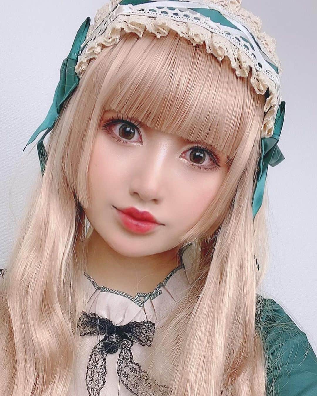 りつのインスタグラム：「#dollmakeup」