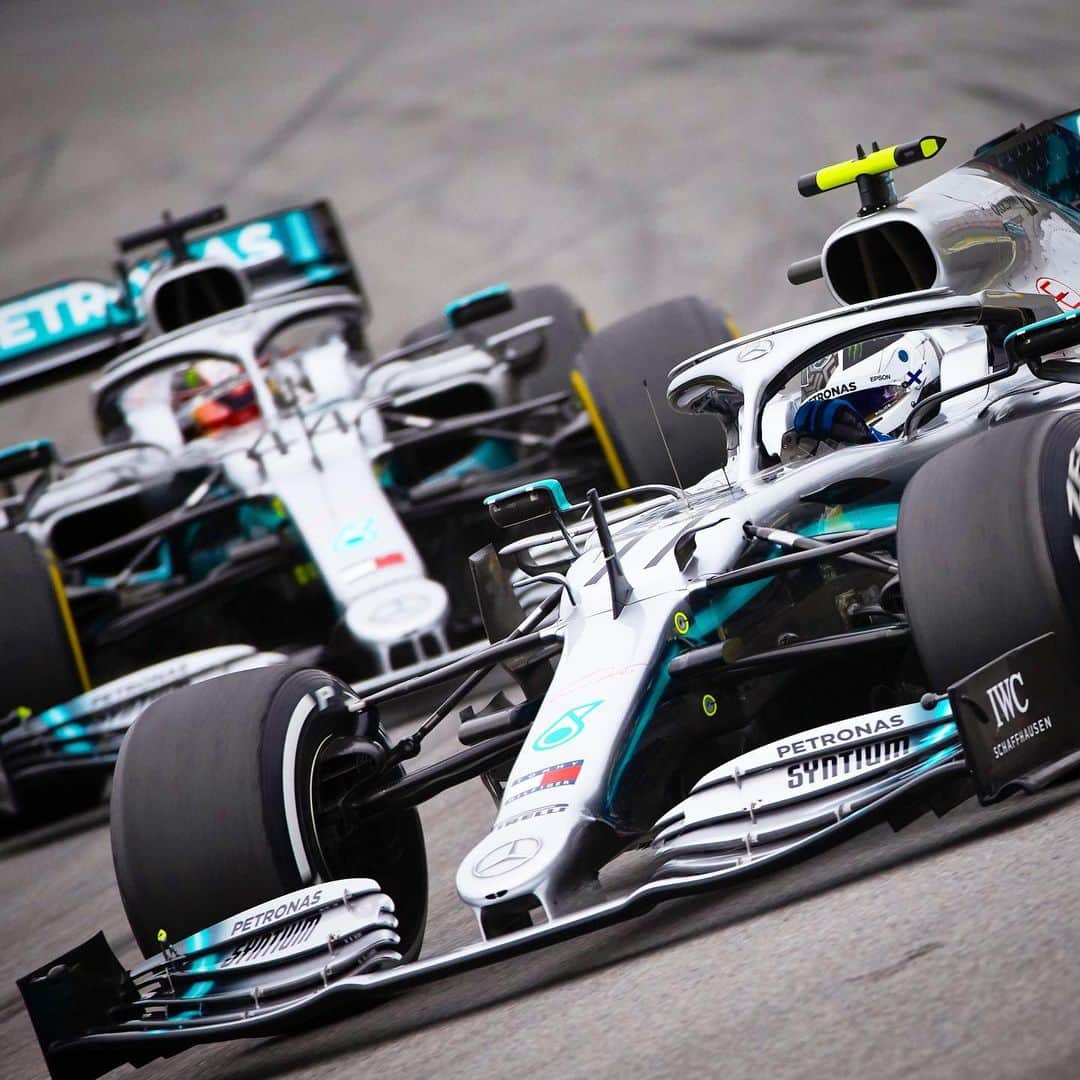 MERCEDES AMG PETRONASさんのインスタグラム写真 - (MERCEDES AMG PETRONASInstagram)「These cars though 😍 Our W10s led 696 of the 1,262 race laps that made up the 2019 @f1 season! 🙌 • #MercedesAMGF1 #Mercedes #F1 #W10 #VB77 #LH44 #PETRONASmotorsports」12月8日 19時28分 - mercedesamgf1