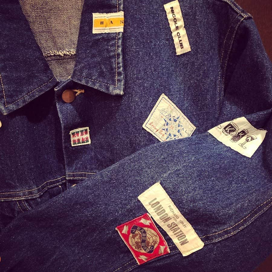 千秋さんのインスタグラム写真 - (千秋Instagram)「80年代好きにとって凄いデニムを手に入れました👖✨ 80年代DCブランドが勢揃いの公式アイテムだそう。 #45rpm #persons #bodymap #iguregu #superdog #is #peytonplace #scoop #hakka #eastboy #bosch #nicoleclub #abcdrugs #vivayou #londonstation #45r #80s #dcブランド #dcbrand #cinderellacity #シンデレラシティ #新宿伊勢丹 #80年代ファッション #千秋80年代コレクション #バカコレクター #古着 #古着コーデ #古着ファッション #古着女子 #古着千秋」12月8日 19時45分 - chiaki77777