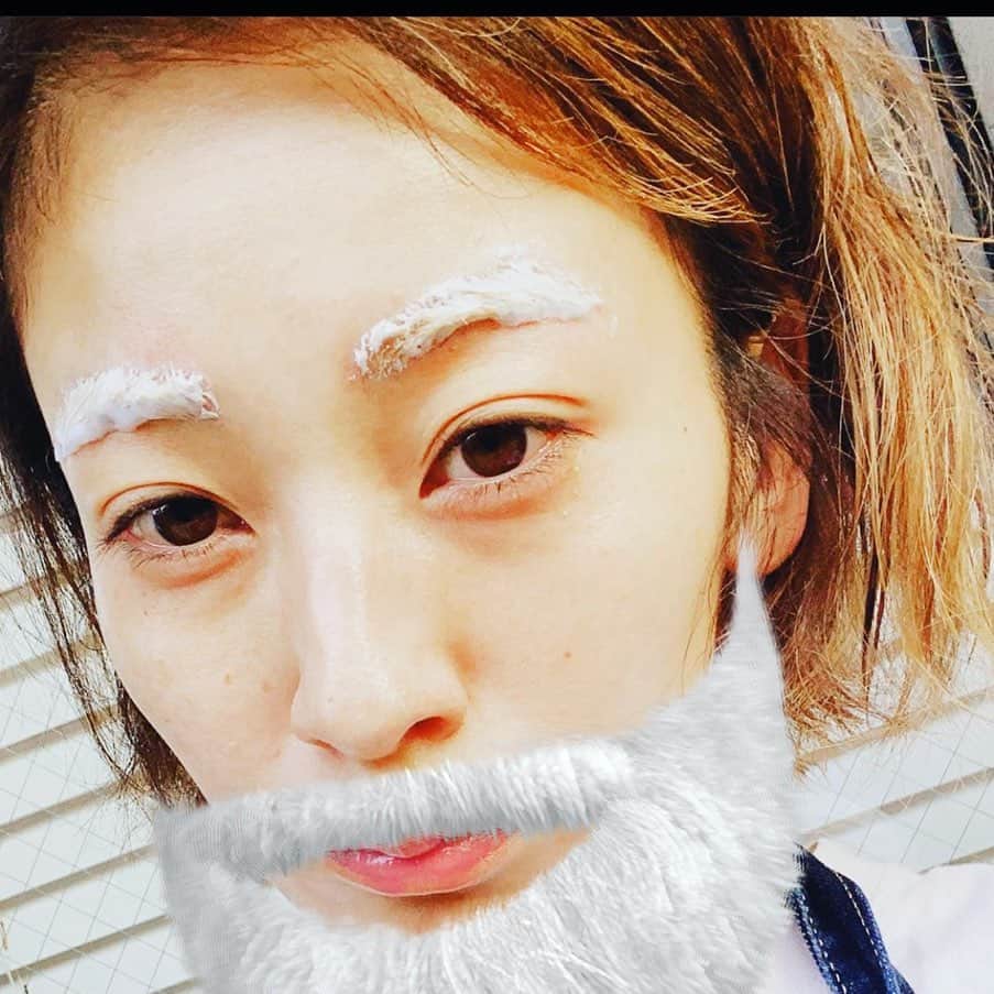 西山茉希さんのインスタグラム写真 - (西山茉希Instagram)「送られてきた遊ばれシリーズ。 犯人なんて一人しか知らない。  #遠隔遊び #彼女の趣味は #人の顔で遊ぶこと  一枚目みたいなリップは、 冬のうちに手に入れてみよう。  #逆に学ぶ #ポジテブ」12月8日 19時38分 - maki.nshiyama50