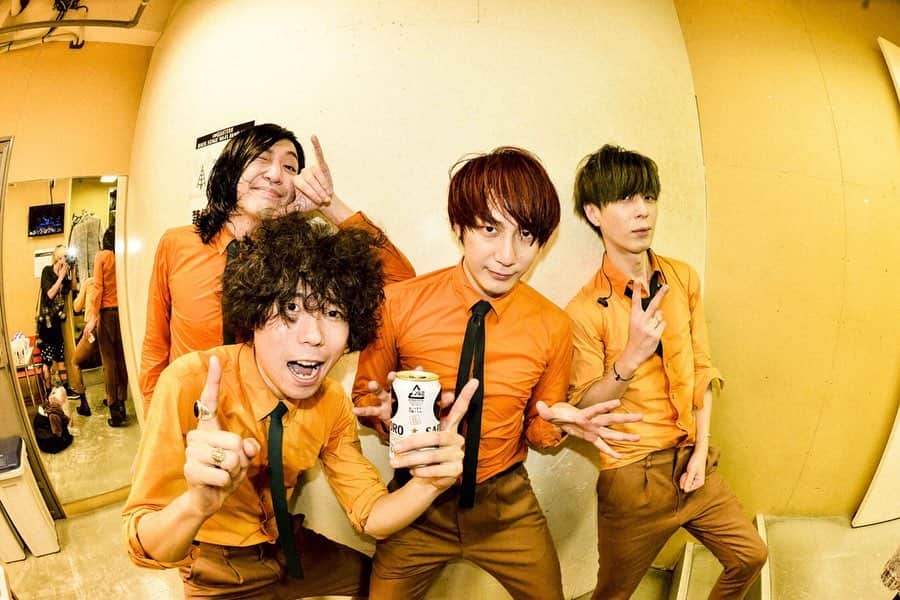 THE BAWDIESさんのインスタグラム写真 - (THE BAWDIESInstagram)「渋谷CLUB QUATTRO 2DAYS 最高でした！！ ここから4/25のスタジオコーストまで全国を旅して残り30本！ Section #11 の楽曲達も僕らも、ツアーを重ねていくごとにまだまだ成長していくと確信しています！ 結成16年を目前にして、いまだにワクワクできるって、やっぱバンドは最高だな！いや、THE BAWDIES最高だな！！ by taxman  photo @ruihashimoto  #bawdies  #sectionnumber11 #渋谷clubquattro #サザエのストレス #もぐもぐhotdog劇場もますます進化中」12月8日 19時42分 - thebawdies