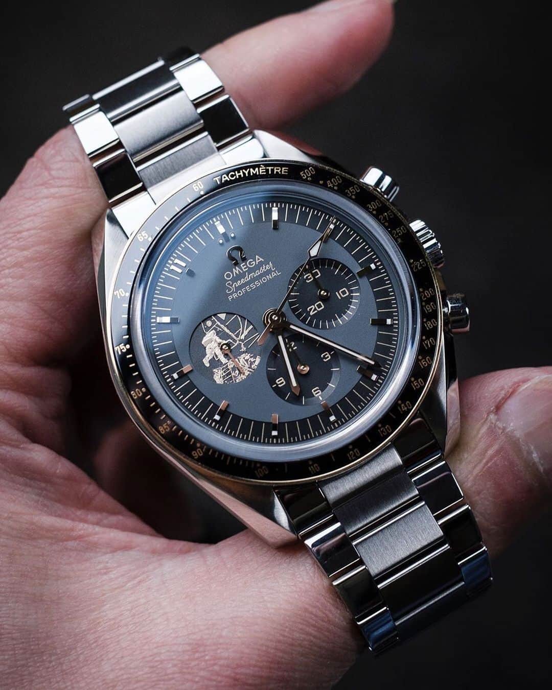 Daily Watchさんのインスタグラム写真 - (Daily WatchInstagram)「The 2019 Omega Speedmaster celebrating the 50th Anniversary of the Apollo 11 moon landing. A limited edition of 6969 pieces. What do you think about this model? Photo by @anthony.do_ #Omega #OmegaWatches」12月8日 19時47分 - dailywatch