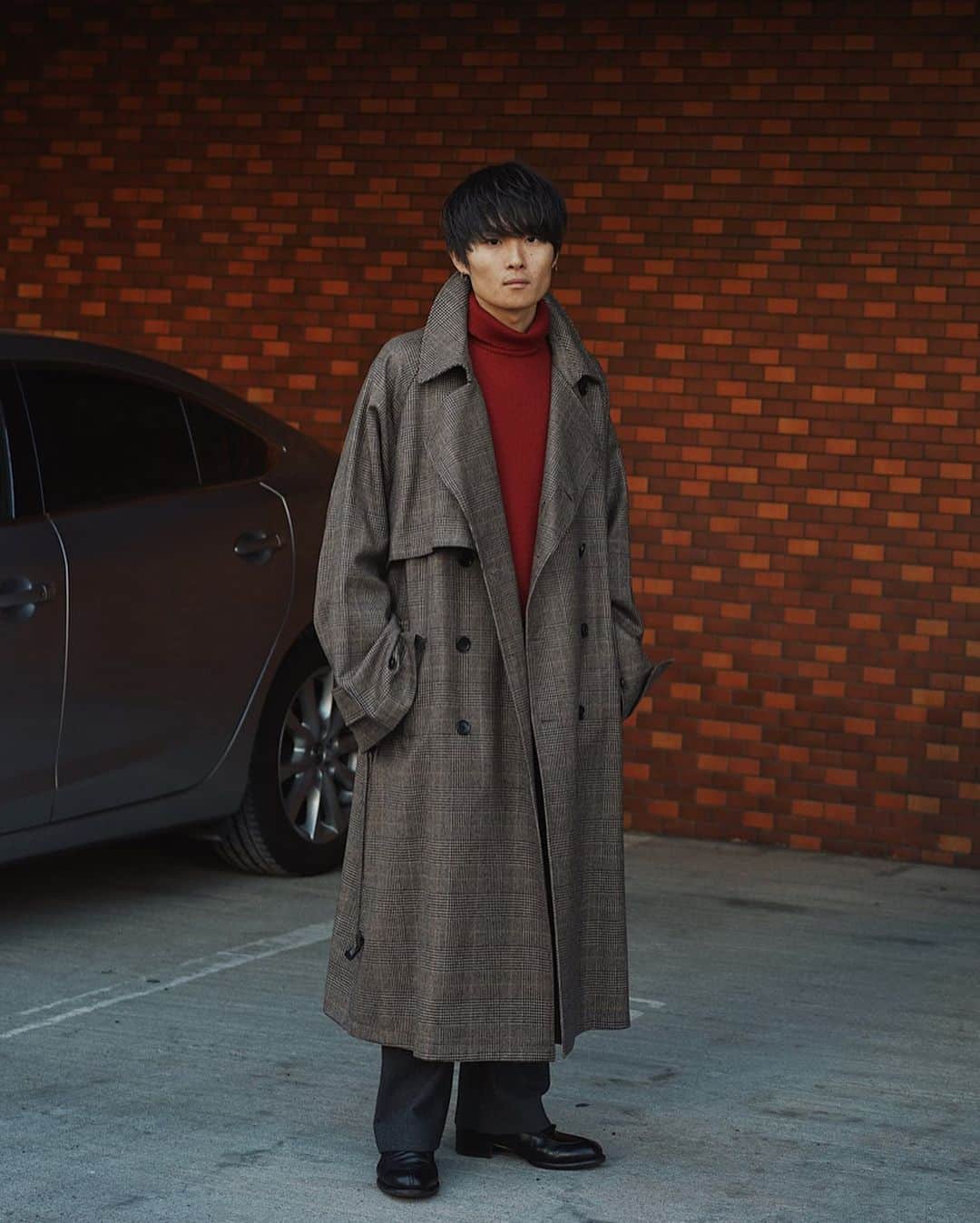 Ryoさんのインスタグラム写真 - (RyoInstagram)「ㅤㅤㅤㅤㅤㅤㅤㅤㅤㅤㅤㅤㅤ 今日のコーディネートです！ steinのコートは着ると気分あがります☺️ そしてこの色合わせはよく合う😎 ㅤㅤㅤㅤㅤㅤㅤㅤㅤㅤㅤㅤㅤ coat:#ssstein knit:#sunsea pants:#sunsea shoes:#leyuccas」12月8日 20時03分 - ryo__takashima