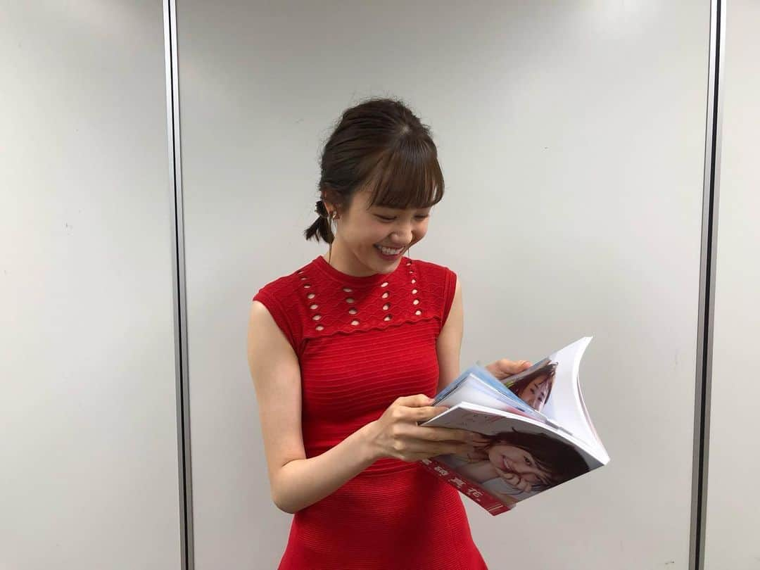 尾碕真花さんのインスタグラム写真 - (尾碕真花Instagram)「. . 本日、写真集発売記念イベントに足を運んで下さった皆様ありがとうございました！！ . お会いして、お話ししたり出来るのって凄く幸せなことだしありがたいですね、 . たくさんパワーを頂いたので明日からも撮影頑張ります！！🔥 . 今日のイベントのことたくさん記事にして頂けてるので、ご都合合わず来られなかった方は記事を見て少しでも雰囲気を味わって下さいね☺︎ .」12月8日 19時56分 - ichika_osaki_official