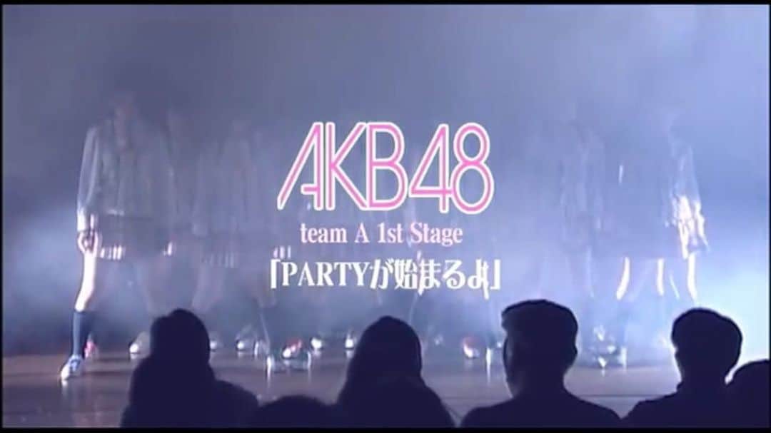 折井あゆみさんのインスタグラム写真 - (折井あゆみInstagram)「‪Here’s to wishing us a great 14th anniversary🥂‼️‬ ‪AKB48メンバー、初期メン、スタッフさん、ファンの皆さん、みんなみんなおめでとう🍾‬ ‪  そして、ありがたい事に私も14周年。‬ ‪12/8、一年で一番背筋が伸びる日。‬ 出会ってくれて、見つけてくれてありがとうね😊‬ 始まりの幕が開いた瞬間。今でもちゃんと、覚えている。  #AKB48 #AKB14周年 #折井あゆみ #デビュー記念日 #ありがとう #初期メン」12月8日 20時04分 - ayumi_orii720
