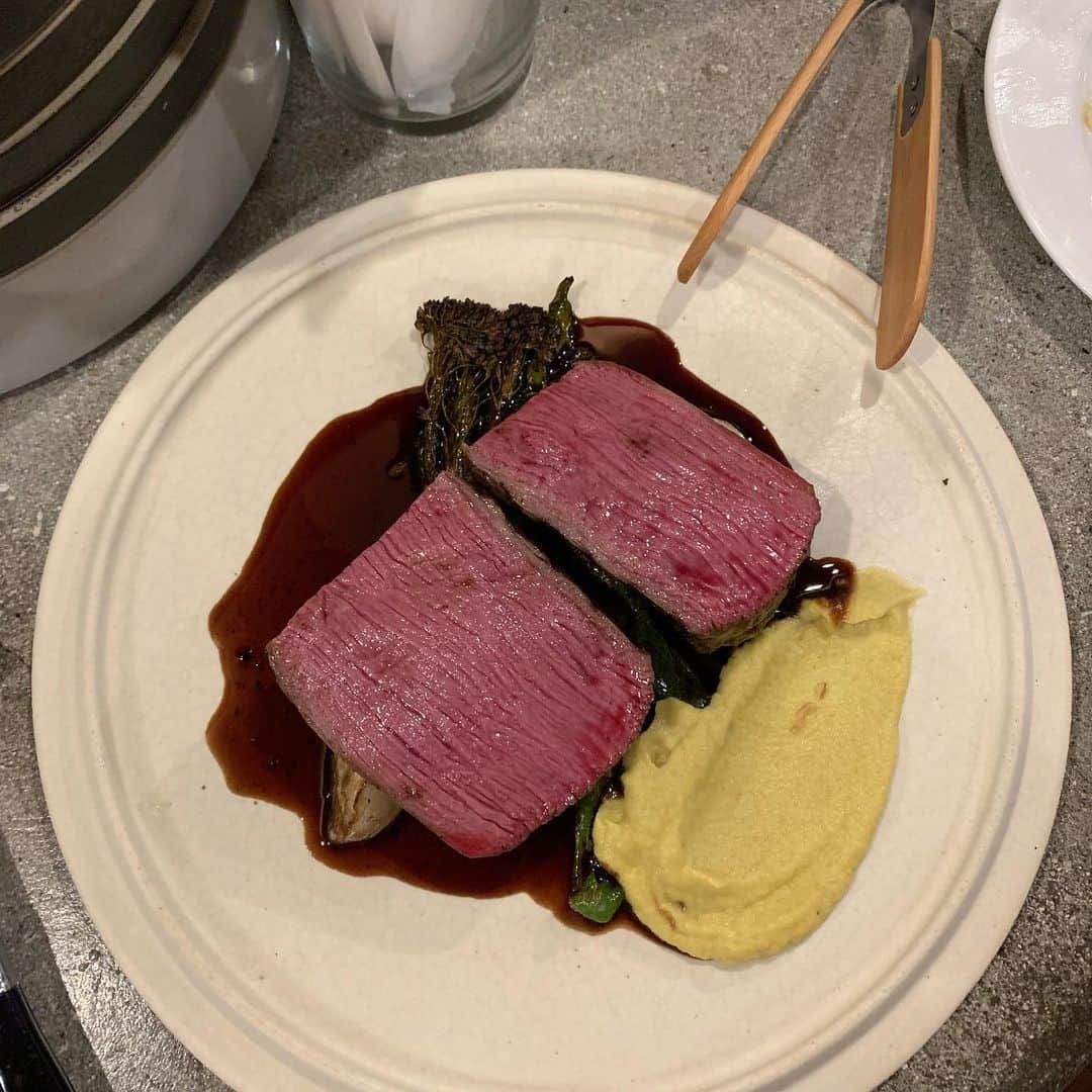 megumi kobayashiさんのインスタグラム写真 - (megumi kobayashiInstagram)「たまにはお食事のpostなんかしてみる🍷 . 室町のcotaさん😋 . すごく立派な牡蠣とか、鹿のコンフィとか🍗 . 相方が好き嫌い多いもんで、本当はもっと食べたいのいっぱいあるのにいつも諦めがち😔 . 美味しいお食事をゆっくり食べるのが幸せだなぁ〜🤤 . #ビストロcota #ディナーデート」12月8日 20時20分 - meg_nail