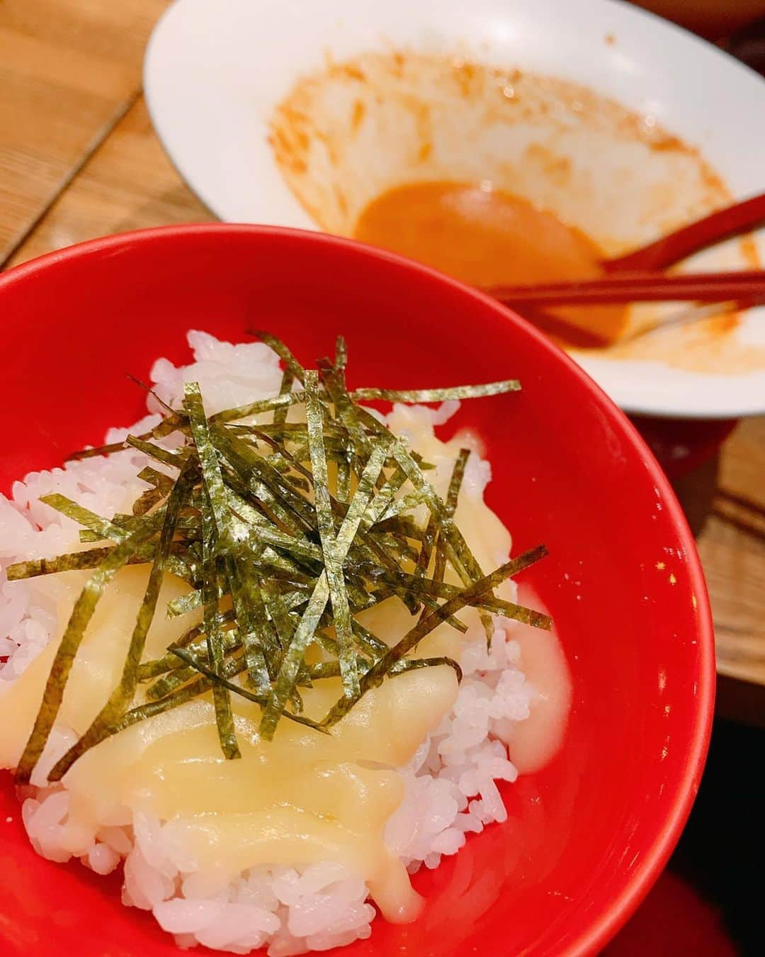 みき みーやんさんのインスタグラム写真 - (みき みーやんInstagram)「. #食べる動画 . #真っ赤ならーめんとまこ の チーズかえめし💕💕 . ほんっま美味しい。笑 . #三宮ランチ#三ノ宮ラーメン#三ノ宮グルメ#とまとらーめん#ラーメン女子#センタープラザ#チーズラーメン#トマトラーメン#foodstagram#foodpics#フードスタグラム#麺類大好き#三宮グルメ #三宮ランチ#三宮ディナー#神戸グルメ#神戸ディナー#らーめん女子#ラーメンインスタグラマー#ラーメンランチ#とまこ」12月8日 20時16分 - mi_yan0101