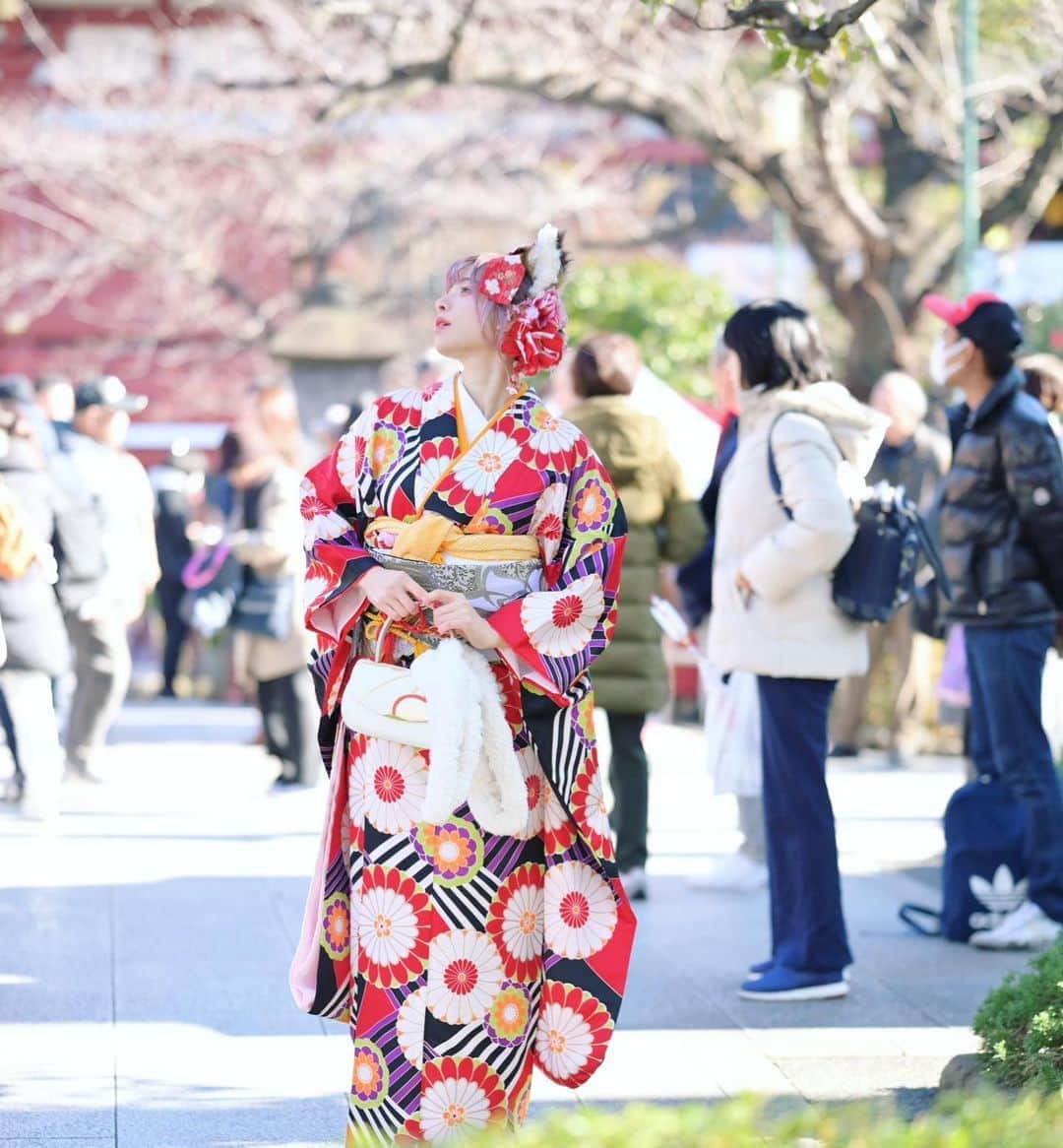 ゆかにゅんさんのインスタグラム写真 - (ゆかにゅんInstagram)「⏬photographer https://twitter.com/weskeraaaa/status/1214210714199416837?s=21  #costume #cosplay #コスプレ #コスプレイヤー #kimono #kimonostyle  #asakusa  #初詣 #‪Japanesekimono #japanesemodel #photograph #picture #portrait #tokyo #instagood #tokyofashion #snap #model #gallery #ポートレート #portraitphotgraphy #写真好きな人と繋がりたい #写真撮ってる人と繋がりたい #ポートレート女子 #東京カメラ部 #作品撮り #japan_of_insta #Japanesegirl #followme」1月7日 0時52分 - yuka_neko_nyun
