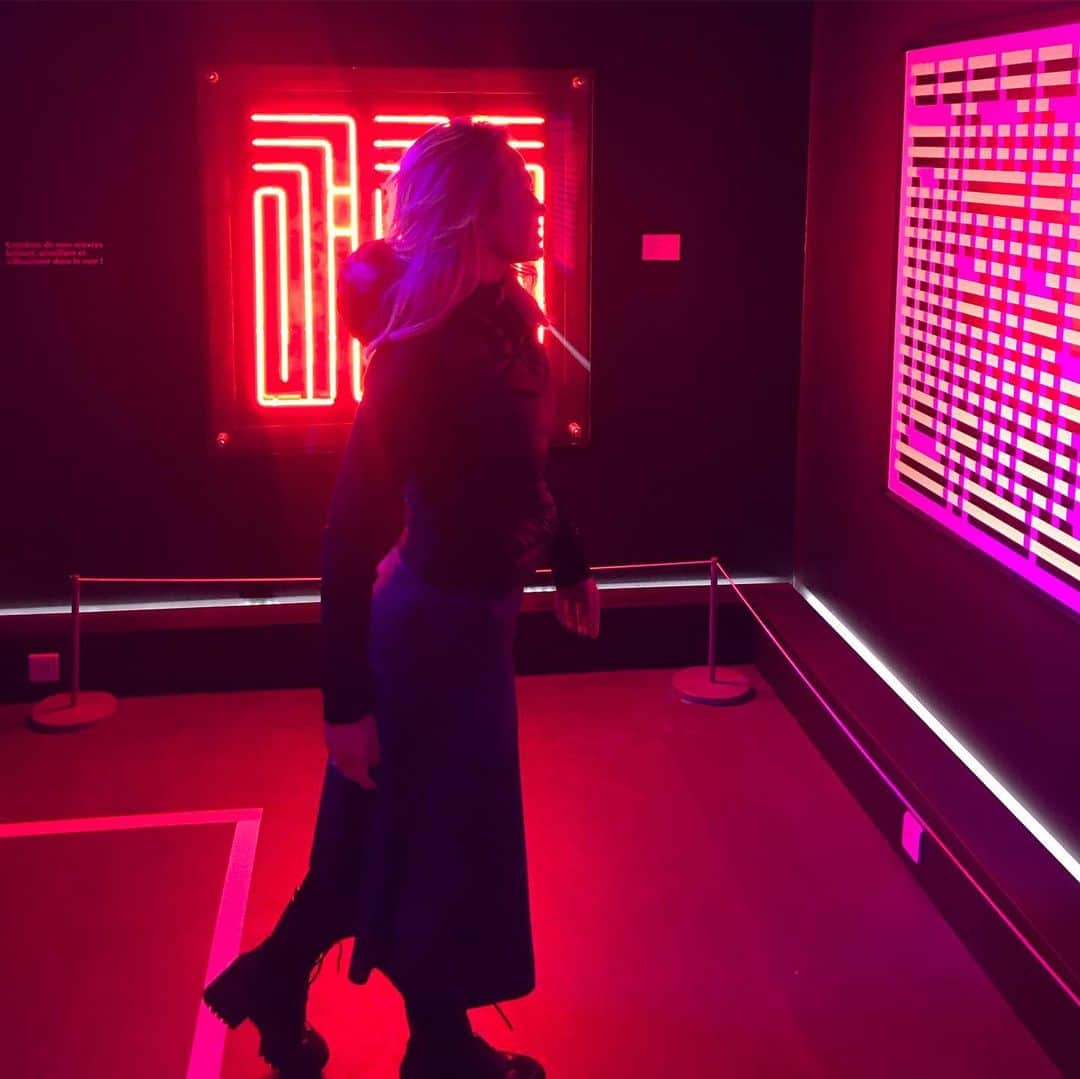 Eliana Michaelichin Bezerraのインスタグラム：「Adoramos a experiência... #latlas_art #paris Foto by Adrianinho 💕」