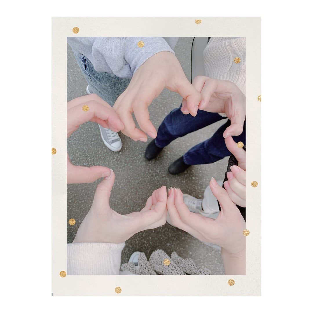 井上瑠夏さんのインスタグラム写真 - (井上瑠夏Instagram)「🐻🍎🐻🍎﻿ ﻿ お正月は熊本ですごしました〜☺︎﻿ ﻿ 友達に久しぶりに会えたことが﻿ 嬉しかったなあ。﻿ ﻿ ﻿ みんなもうこの先の夢が決まっていて、﻿ 大人になってってるんだなぁって﻿ すこし寂しくなりました..(;_;)﻿ ﻿ でもみんな頑張ってるから﻿ るかもがんばる!✨﻿ ﻿ ﻿ 大好きな人たちと大好きな熊本で﻿ すごせてあっという間のお正月でした☻﻿ ﻿ ﻿ 2枚目はみんなで星つくりたかったのに﻿ なぜか花になっちゃったやつ📸🌼﻿ ﻿ たくさんパワーもらったので﻿ 明日からまたがんばります。😊﻿ ﻿ ﻿ . .  #お正月　#熊本　#地元 #友達　#心の友  #いつもありがとう　〜☘️」1月6日 23時25分 - ruka_inoue48