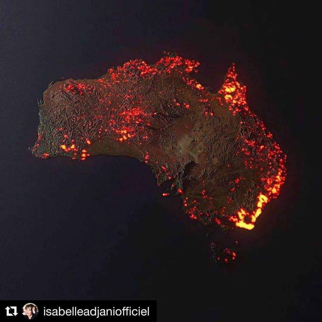 ValGarlandさんのインスタグラム写真 - (ValGarlandInstagram)「#Repost @isabelleadjaniofficiel ・・・ Whenever it is possible for you,  everyone is asked to please join for THREE MINUTES to pray for Australia. Visualize and ask for a ball of monsoon type rain to fall—soaking every area where rains are falling—visualize the fires being put out and all the people and animals safe—visualize the feeling of relief and smiles amongst the people as clean up begins and the air clears.... Please pass this message on to anyone you know who would participate with us. The power of worldwide prayer is HUGE 🙏🙏 Pray for Australia 🇦🇺 . . . #australia #australie #pray #priere #tragedy #tragedie #climatechange #climat #people #animals #country」1月6日 23時30分 - thevalgarland