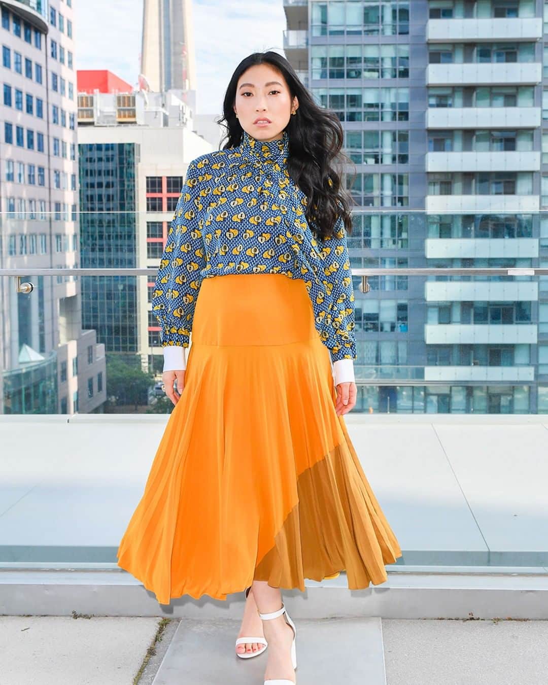 HYPEBEASTさんのインスタグラム写真 - (HYPEBEASTInstagram)「@hypebae: @awkwafina becomes the first Asian American to bring home the #goldenglobes title of "Best Actress in a Motion Picture – Musical or Comedy" for the film @thefarewell. ⁠ Photo: George Pimentel/Getty Images」1月6日 23時40分 - hypebeast