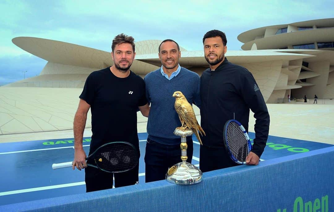 スタニスラス・ワウリンカさんのインスタグラム写真 - (スタニスラス・ワウリンカInstagram)「Quick picture at the National Museum of Qatar with @tsongaofficiel and Tournamnen Director K.Alami ! 📸🦅🎾💛 #doha #qatar #stantheman #tennis」1月6日 23時36分 - stanwawrinka85