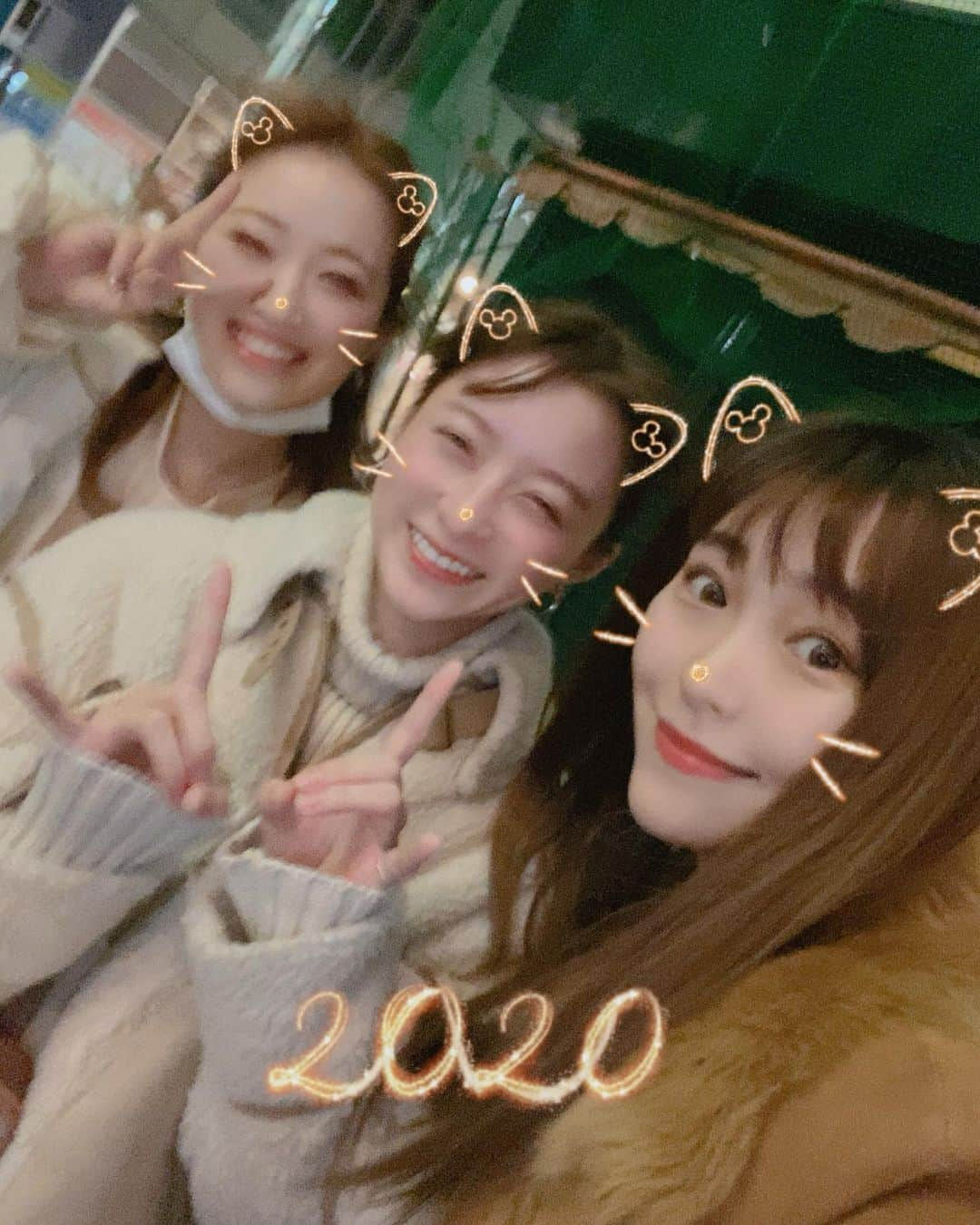 renさんのインスタグラム写真 - (renInstagram)「・ ・ 今年初のエステ @eau_blanche_ 🧚🏻 vlog撮りましたのでいつか載せます。 ___ その後はしゃぶしゃぶに行ったよ☺︎ #美容液の話から眼球の話まで幅広 #色んな知識があって深く話せる人は本当に楽しい #ほんで今日風強すぎ ・ ・」1月6日 23時49分 - _reeen_