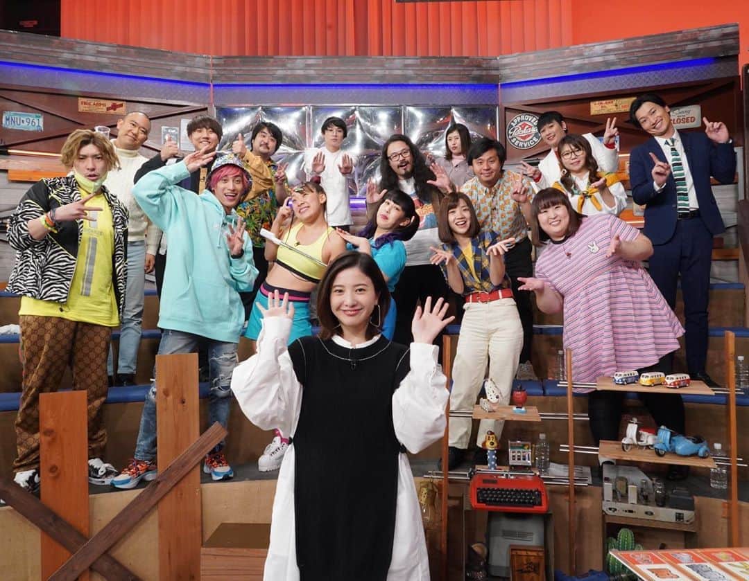 日本テレビ「ウチのガヤがすみません！」のインスタグラム：「2020年一番運勢がいい人は⁉️🔮✨ 【👆運勢No.1😆が誰かを予想して💖コメント欄に解答してね✍️‼️】 🔜放送後、正解者のコメントに❤️しまーす🙌💨 . 2020年初回のゲストは#吉高由里子 さん😍💋 新年ということで…#ゲッターズ飯田 さん？🦸🏻‍♂️ではなく、 ゲッターズ飯田さんの愛弟子ぷりあでぃす玲奈さんが 吉高さんをはじめスタジオ全メンバーの運勢を占ってくれました🦸🏻‍♀️💫 . 2020年、吉高さんを待ち受ける運命とは🤩🌈😱🔥😭🌪😎⁉️ MC＆ガヤ芸人運勢ランキング📃 ベスト＆ワースト❸も発表👩🏻‍🏫✨📺 . 他にも、🔥激辛飯テロ企画🔥もありますよ〜☠️ . 【1/7(火)23:59〜】新年一緒にガヤ笑いしましょう🤣🎍 . 【芸人名】各列左→右 #EXIT #フワちゃん #3時のヒロイン  #コロコロチキチキペッパーズ #カゲヤマ #相席スタート #空気階段 #アイドル鳥越 #Mrシャチホコ . #尼神インター #チョコレートプラネット #りんごちゃん #なすなかにし #馬鹿よ貴方は #はなしょー #ぷりあでぃす玲奈 #藤井21 #タートルデッパ ※写ってないけど#鬼越トマホーク もいます‼️ . #ウチのガヤがすみません #ウチガヤ  #豪華ゲストとガヤ芸人 #芸人  #知らなくていいコト @shiranakuteiikoto_ntv」